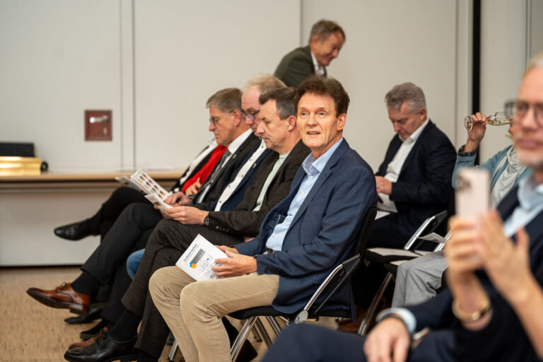 Gespannte Gäste bei der Verleihung des Gründerpreis Nordwest