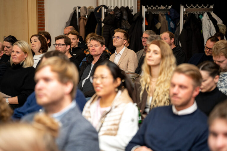 Junges Publikum im Saal des Gründerpreis Nordwest