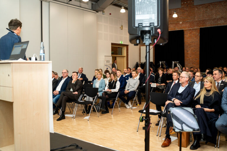 Rednerpult im Festsaal des Gründerpreis Nordwest