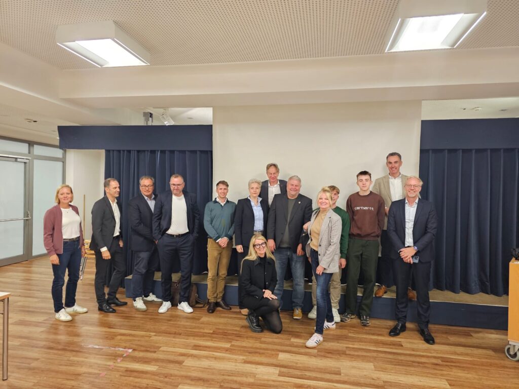 Gruppenbild von Jury und Gastgebern beim Jurybesuch.